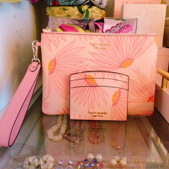 🌴SUMMER SALE 🌴💯✔️ Authentic Kate Spade Wristlet and card holder - Picture 3 of 7
